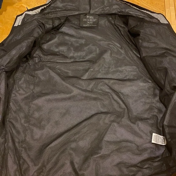 PINK Victoria's Secret Limited Edition Release 002 Reflective Jacket Size XS / S - Picture 14 of 16